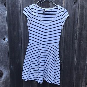 🖤H&M Skater Style White & Black Striped Dress 🖤